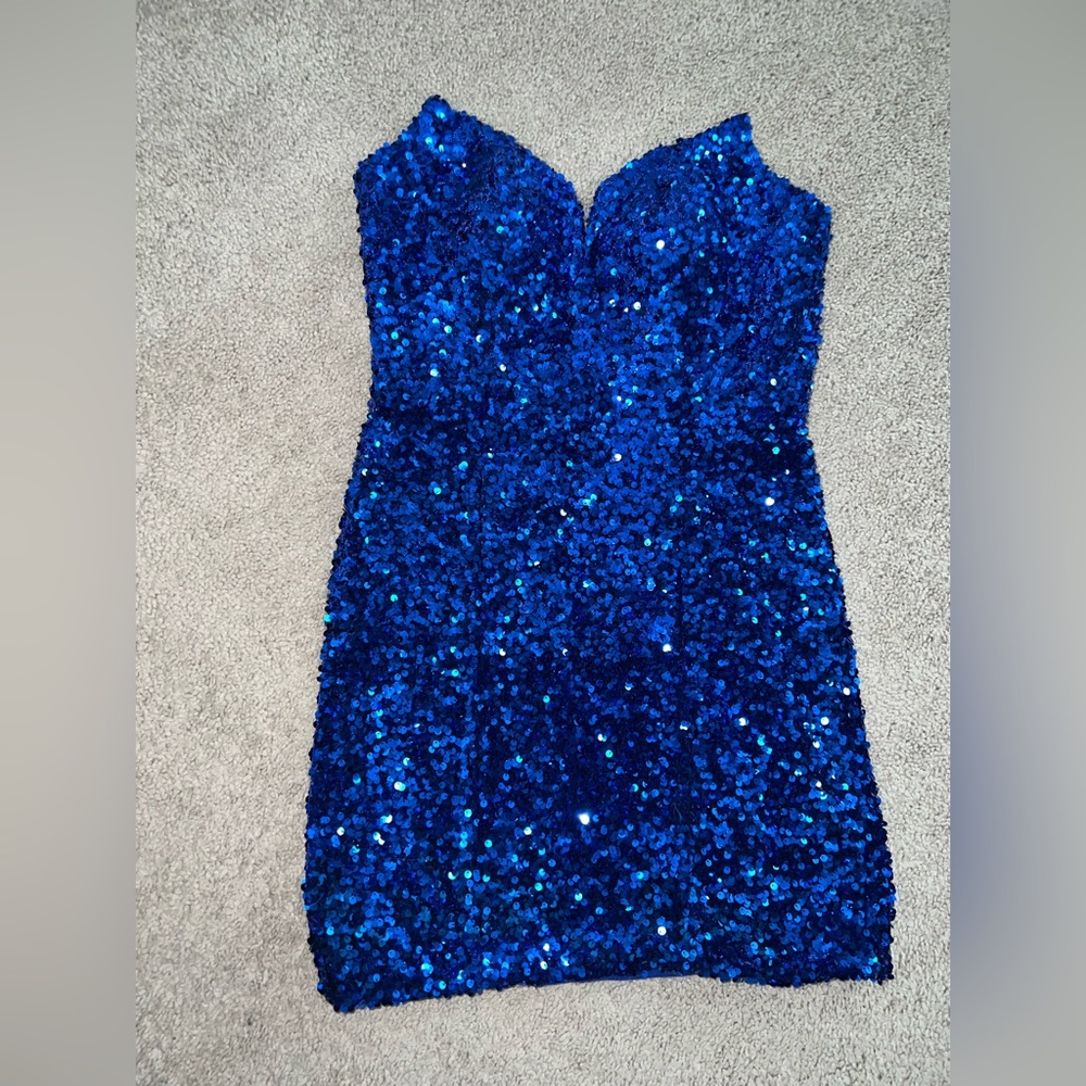 Portia and Scarlett midnight blue homecoming dress